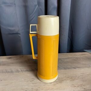 VINTAGE Mustard Yellow Thermos Vacuum Bottle Glass Lined Hot‎ or Cold Drink Mug